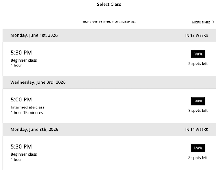 Das Kurs-Template zeigt eine vertikale Liste einzelner Kurse in der Reihenfolge ihres Auftretens basierend auf Datum und Uhrzeit an.